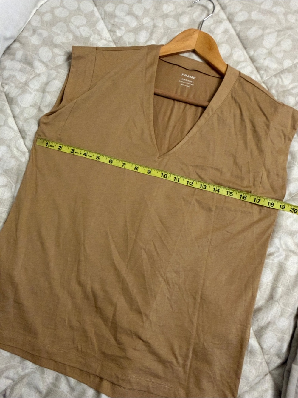 FRAME
Camel Le Mid Rise Tee - Picture 8 of 9